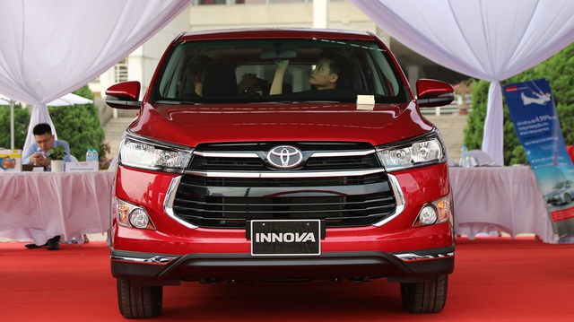 Toyota Innova vừa mới về Việt Nam bị cắt nhiều trang bị