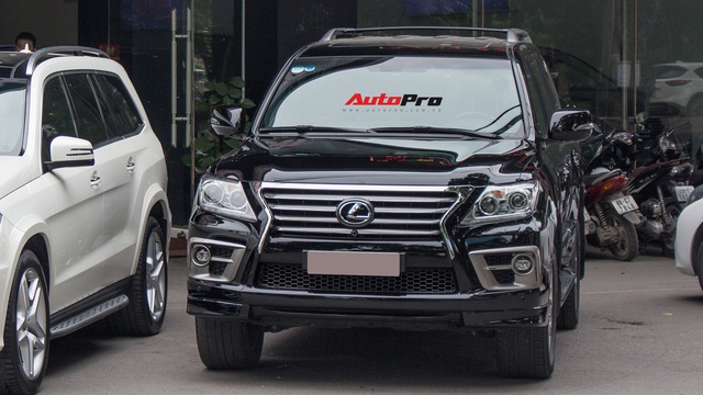 SUV hạng sang Lexus LX570 đi 2 năm bán lại giá 5,3 tỷ đồng tại Hà Nội