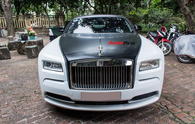 Rolls-Royce Wraith đổi màu theo phong cách gấu trúc tại Hà Nội - Ảnh 13. Rolls-Royce Wraith đổi màu theo phong cách gấu trúc tại Hà Nội - Ảnh 13.