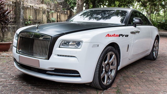Rolls-Royce Wraith đổi màu theo phong cách gấu trúc tại Hà Nội