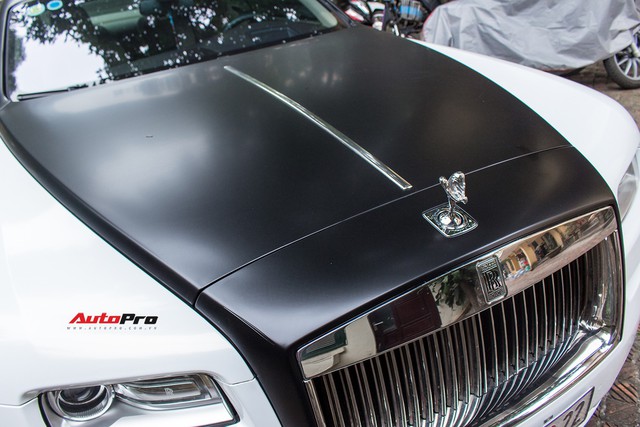 Rolls-Royce Wraith đổi màu theo phong cách gấu trúc tại Hà Nội - Ảnh 6.