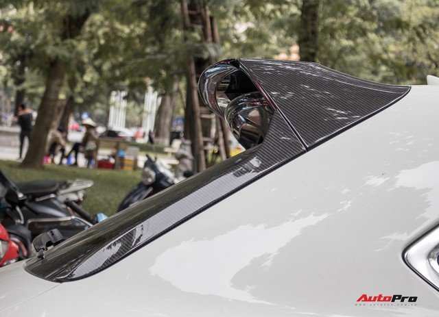 Bentley Bentayga độ gói Carbon Fiber độc nhất Việt Nam - Ảnh 3.