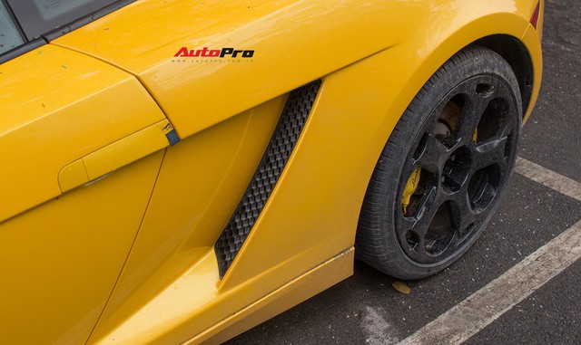 “Bò già” Lamborghini Gallardo 13 năm tuổi mất sạch logo xuất hiện tại Hà Nội - Ảnh 14. “Bò già” Lamborghini Gallardo 13 năm tuổi mất sạch logo xuất hiện tại Hà Nội - Ảnh 14.