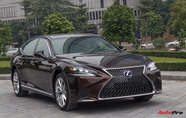 Lexus bán xe hybrid chính hãng đầu tiên Việt Nam - Ảnh 4.