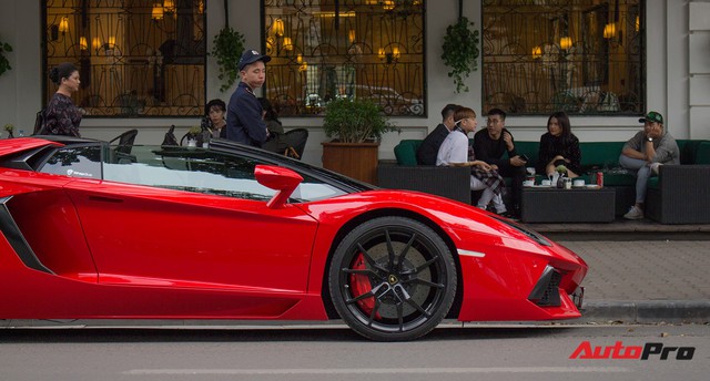 Chán phong cách Dubai, Lamborghini Aventador Roadster về màu nguyên bản tại Hà Nội - Ảnh 16.