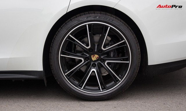 Porsche Việt Nam kỉ niệm 10 năm thành lập và bàn giao 10 xe Panamera đặc biệt - Ảnh 3. Porsche Việt Nam kỉ niệm 10 năm thành lập và bàn giao 10 xe Panamera đặc biệt - Ảnh 3.