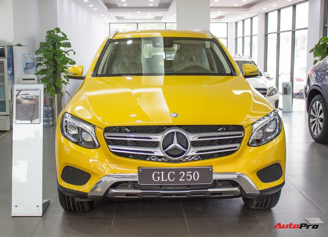 Diện kiến Mercedes GLC250 4MATIC màu độc nhất Việt Nam - Ảnh 2.