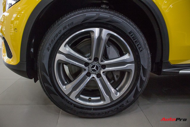 Diện kiến Mercedes GLC250 4MATIC màu độc nhất Việt Nam - Ảnh 8.