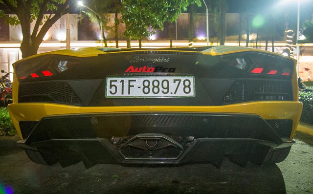 Lamborghini Aventador S độc nhất Việt Nam lăn bánh trên phố Sài thành - Ảnh 8.