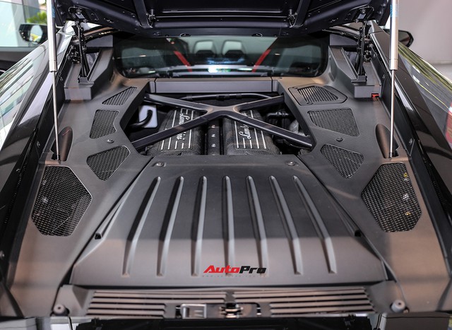 Lamborghini Huracan màu đen đầu tiên Việt Nam đã có chủ nhân - Ảnh 9. Lamborghini Huracan màu đen đầu tiên Việt Nam đã có chủ nhân - Ảnh 9.