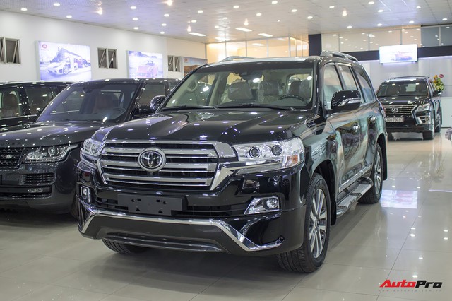 Hàng hiếm Toyota Land Cruiser từ Trung Đông giá gần 6 tỷ đồng tại Hà Nội - Ảnh 1.
