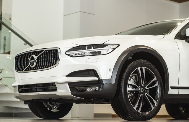 Wagon hạng sang Volvo V90 2018 đầu tiên về Việt Nam, chưa có giá bán - Ảnh 13. Wagon hạng sang Volvo V90 2018 đầu tiên về Việt Nam, chưa có giá bán - Ảnh 13.