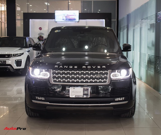 Rẻ gần một nửa xe mới, Range Rover Autobiography LWB lăn bánh 12.000 km bán lại giá chỉ 6,2 tỷ đồng - Ảnh 3. Rẻ gần một nửa xe mới, Range Rover Autobiography LWB lăn bánh 12.000 km bán lại giá chỉ 6,2 tỷ đồng - Ảnh 3.