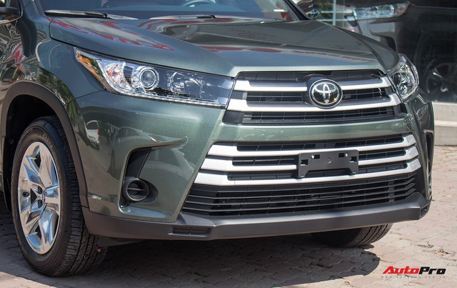 Toyota Highlander LE 2017 màu độc, lên đồ bản Limited giá 3 tỷ tại Việt Nam - Ảnh 9. Toyota Highlander LE 2017 màu độc, lên đồ bản Limited giá 3 tỷ tại Việt Nam - Ảnh 9.