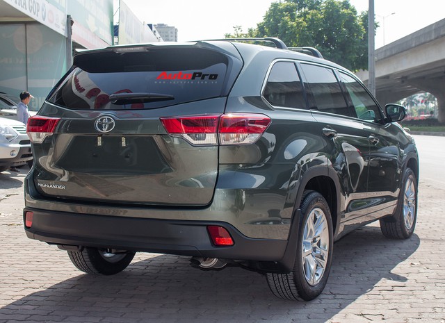 Toyota Highlander LE 2017 màu độc, lên đồ bản Limited giá 3 tỷ tại Việt Nam - Ảnh 11. Toyota Highlander LE 2017 màu độc, lên đồ bản Limited giá 3 tỷ tại Việt Nam - Ảnh 11.