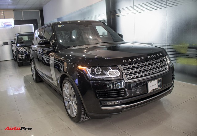 Rẻ gần một nửa xe mới, Range Rover Autobiography LWB lăn bánh 12.000 km bán lại giá chỉ 6,2 tỷ đồng - Ảnh 1.