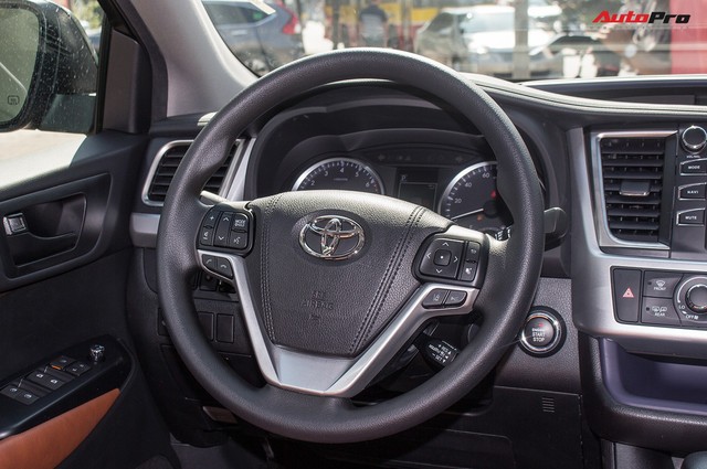 Toyota Highlander LE 2017 màu độc, lên đồ bản Limited giá 3 tỷ tại Việt Nam - Ảnh 14. Toyota Highlander LE 2017 màu độc, lên đồ bản Limited giá 3 tỷ tại Việt Nam - Ảnh 14.