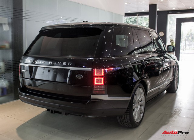 Rẻ gần một nửa xe mới, Range Rover Autobiography LWB lăn bánh 12.000 km bán lại giá chỉ 6,2 tỷ đồng - Ảnh 2. Rẻ gần một nửa xe mới, Range Rover Autobiography LWB lăn bánh 12.000 km bán lại giá chỉ 6,2 tỷ đồng - Ảnh 2.