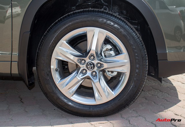Toyota Highlander LE 2017 màu độc, lên đồ bản Limited giá 3 tỷ tại Việt Nam - Ảnh 4. Toyota Highlander LE 2017 màu độc, lên đồ bản Limited giá 3 tỷ tại Việt Nam - Ảnh 4.