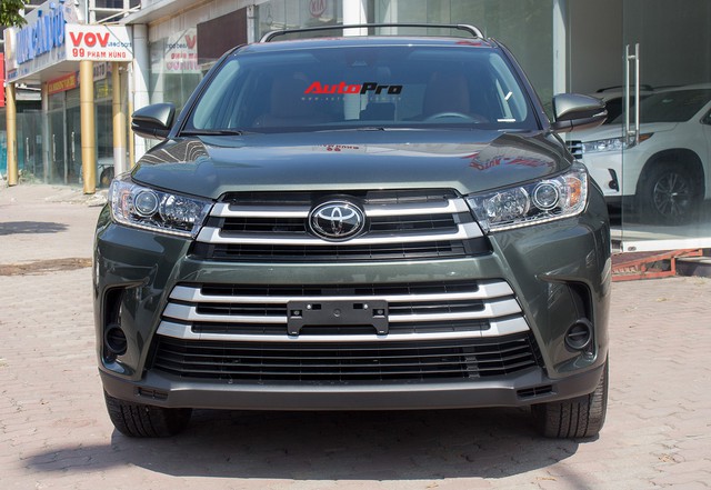 Toyota Highlander LE 2017 màu độc, lên đồ bản Limited giá 3 tỷ tại Việt Nam - Ảnh 2. Toyota Highlander LE 2017 màu độc, lên đồ bản Limited giá 3 tỷ tại Việt Nam - Ảnh 2.