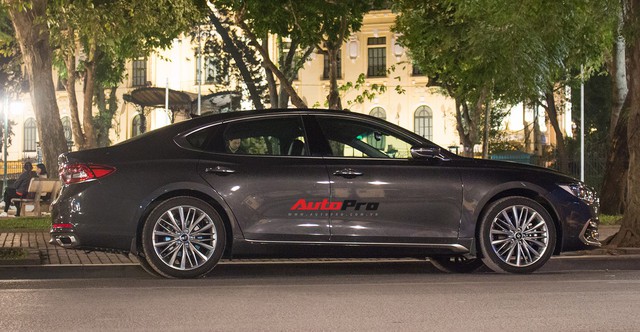 Diện kiến xế lạ Hyundai Azera 2018 trên phố Hà Nội - Ảnh 9. Diện kiến xế lạ Hyundai Azera 2018 trên phố Hà Nội - Ảnh 9.