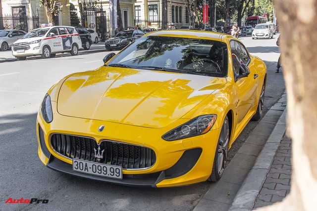 Maserati Granturismo MC SportLine biển tứ quý 9 khoe dáng trên phố Hà Nội - Ảnh 1. Maserati Granturismo MC SportLine biển tứ quý 9 khoe dáng trên phố Hà Nội - Ảnh 1.