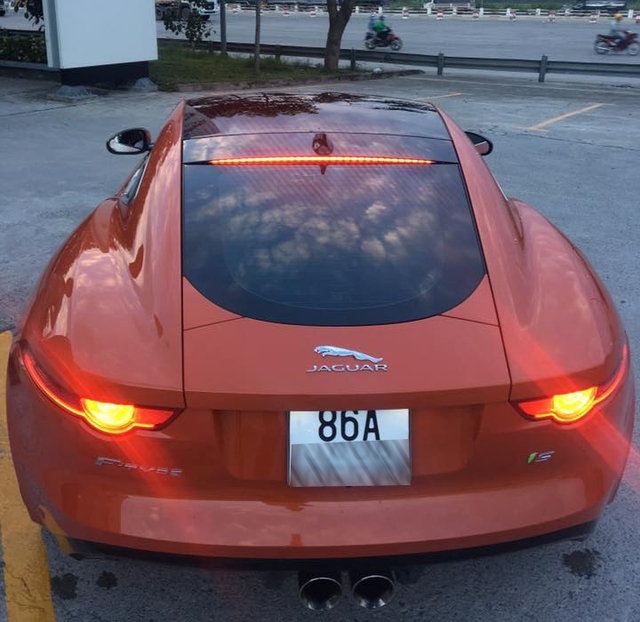 Jaguar F-Type S màu cam độc nhất Việt Nam làm dâu Bình Thuận - Ảnh 6.