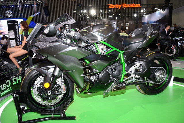 Chi tiết siêu mô tô hàng hiếm Kawasaki Ninja H2 Carbon tại triển lãm VMCS 2017 - Ảnh 3.