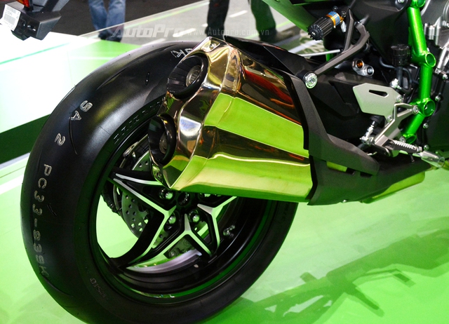 Chi tiết siêu mô tô hàng hiếm Kawasaki Ninja H2 Carbon tại triển lãm VMCS 2017 - Ảnh 14.