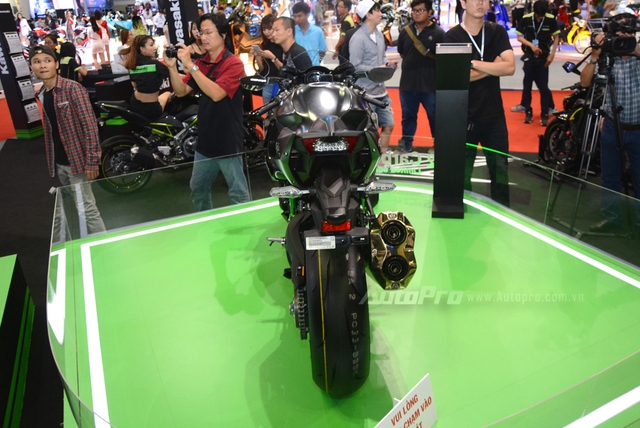 Chi tiết siêu mô tô hàng hiếm Kawasaki Ninja H2 Carbon tại triển lãm VMCS 2017 - Ảnh 6.