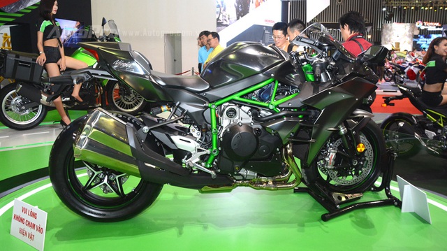 Chi tiết siêu mô tô hàng hiếm Kawasaki Ninja H2 Carbon tại triển lãm VMCS 2017