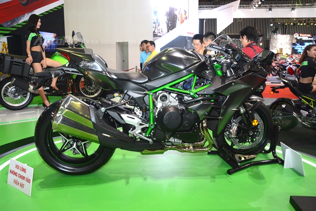 Chi tiết siêu mô tô hàng hiếm Kawasaki Ninja H2 Carbon tại triển lãm VMCS 2017 - Ảnh 2.