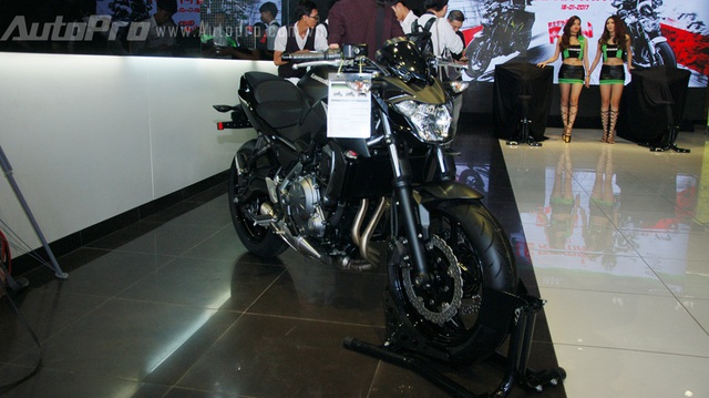 Kawasaki Z650 2017 chốt giá 218 triệu Đồng có gì "hot"?