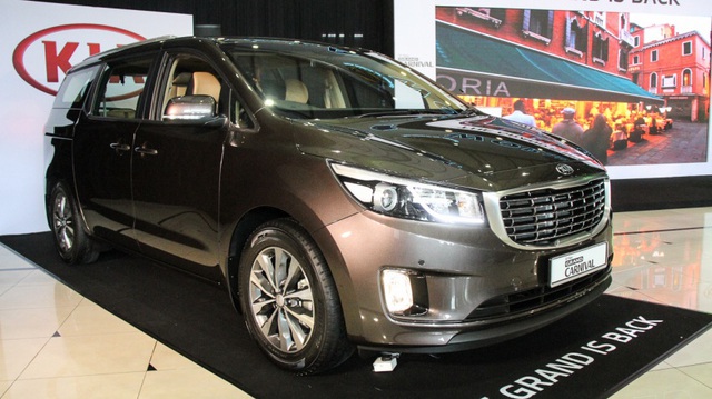 Cận cảnh Kia Sedona 8 chỗ, rẻ hơn xe ở Việt Nam