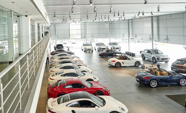 Tham quan showroom Porsche lớn nhất thế giới - Ảnh 3.