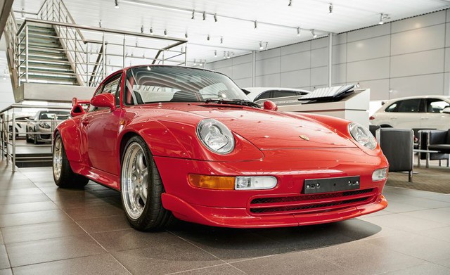 Tham quan showroom Porsche lớn nhất thế giới - Ảnh 4.