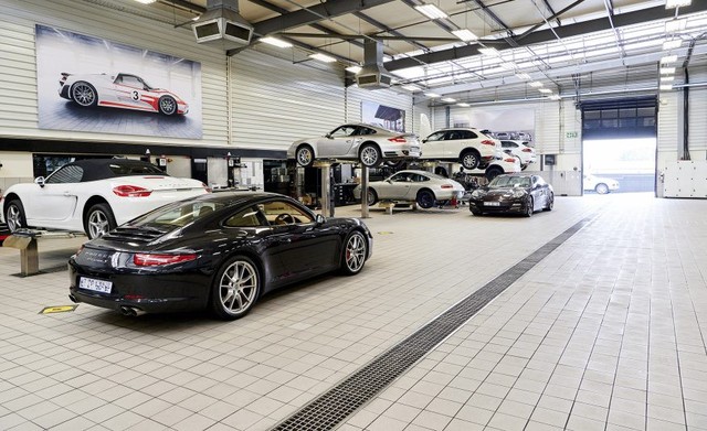 Tham quan showroom Porsche lớn nhất thế giới - Ảnh 6.