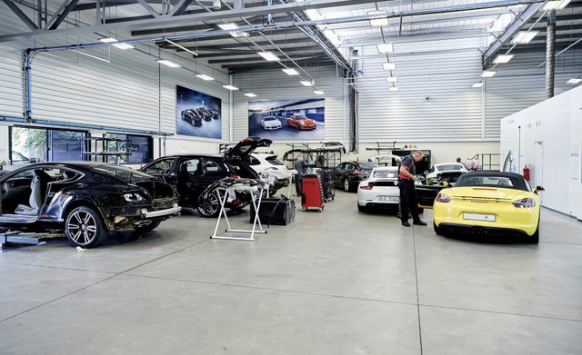 Tham quan showroom Porsche lớn nhất thế giới - Ảnh 8.