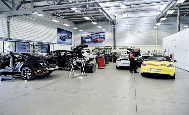Tham quan showroom Porsche lớn nhất thế giới - Ảnh 8. Tham quan showroom Porsche lớn nhất thế giới - Ảnh 8.