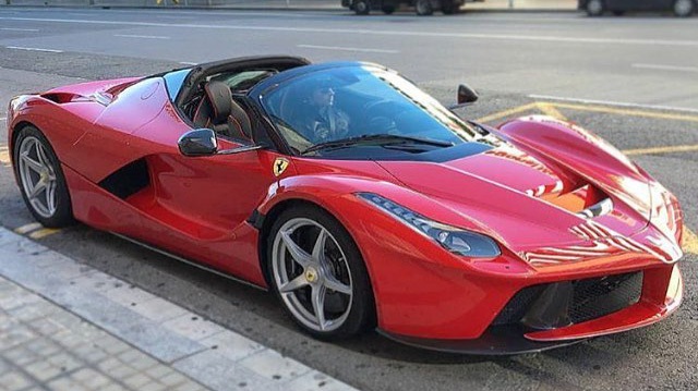 Triệu phú dầu lửa cũng phải "khóc thét" với giá của chiếc siêu xe Ferrari LaFerrari Aperta này