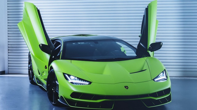 "Mãn nhãn" với Lamborghini Centenario màu xanh cốm nhám tuyệt đẹp của đại gia châu Á