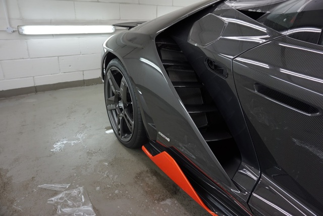 Cận cảnh siêu phẩm Lamborghini Centenario đầu tiên đặt chân đến Anh - Ảnh 7.