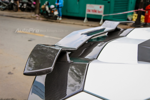 Tay chơi Sài thành chi hơn 200 triệu Đồng độ lại ngoại thất siêu xe Lamborghini Aventador - Ảnh 9.