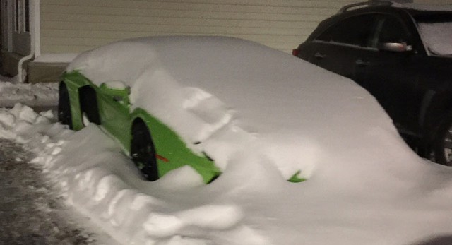 Siêu xe Lamborghini Aventador của sinh viên đại học bị đóng băng - Ảnh 1.