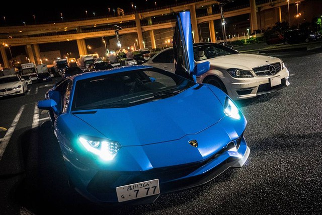 Vẻ đẹp siêu xe Lamborghini Aventador S LP740-4 màu xanh Lemans tại Nhật Bản - Ảnh 4.