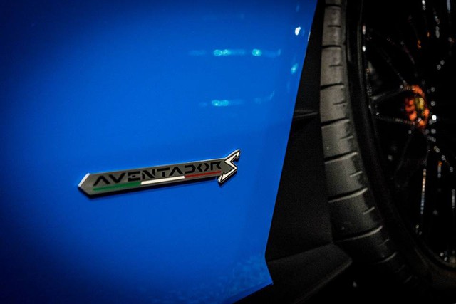 Vẻ đẹp siêu xe Lamborghini Aventador S LP740-4 màu xanh Lemans tại Nhật Bản - Ảnh 13.