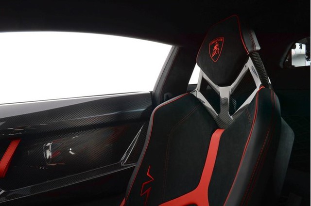 Vẻ đẹp siêu xe hàng hiếm Lamborghini Aventador SV đỏ rực rao bán 12,7 tỷ Đồng - Ảnh 11.