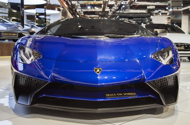 Vẻ đẹp lộng lẫy của Lamborghini Aventador SV mui trần rao bán 13 tỷ Đồng - Ảnh 1.
