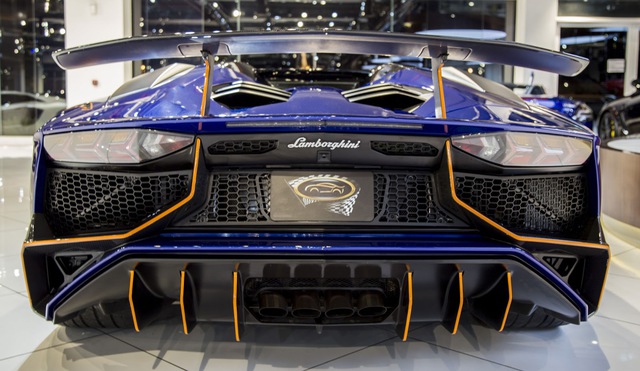 Vẻ đẹp lộng lẫy của Lamborghini Aventador SV mui trần rao bán 13 tỷ Đồng - Ảnh 9.