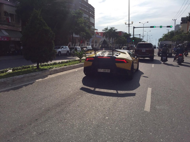 Cặp đôi Lamborghini Huracan độ khủng, biển VIP, đọ dáng cùng nhau tại Đà Nẵng - Ảnh 16.